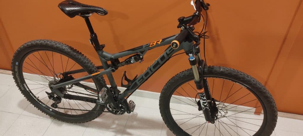 Bicicleta de muntanya Cross Country usada Focus Super Bod 29 R del 2015