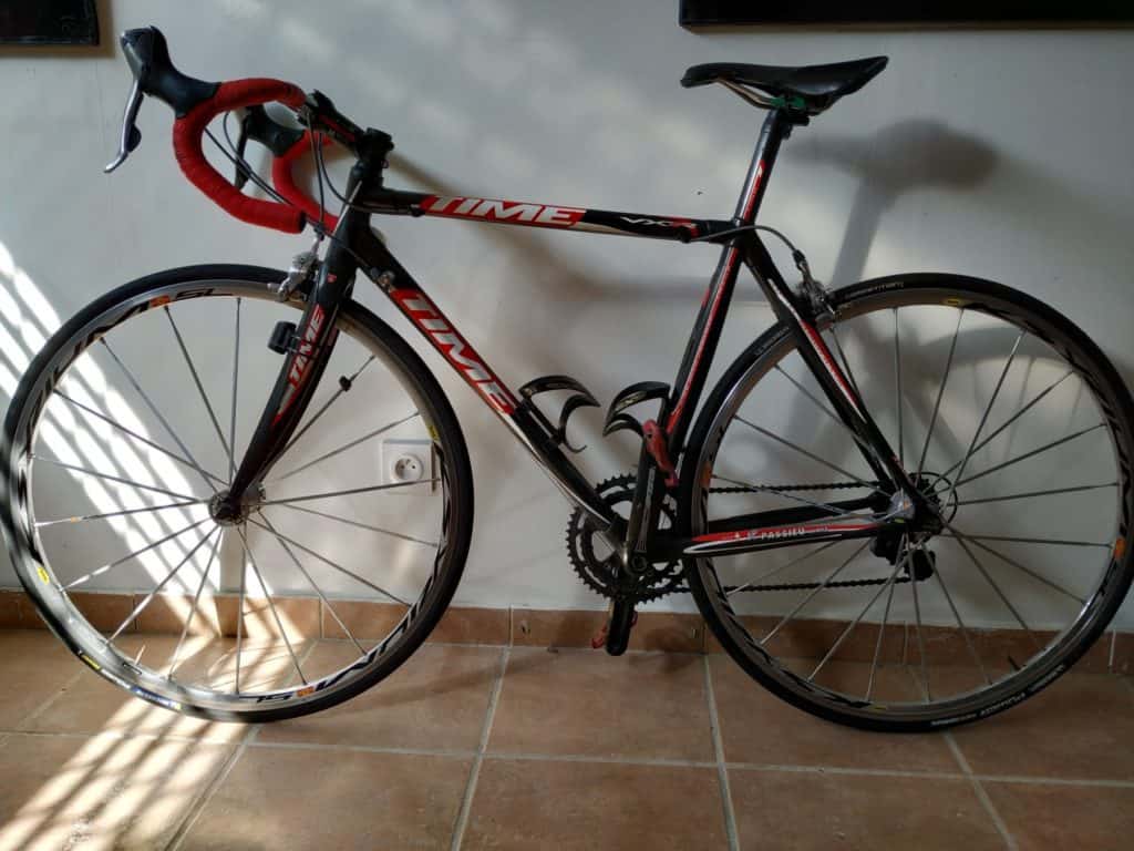 A vendre vélo de route occasion Time VXSR . Groupe Shimano Dura Ace 10 vitesses.