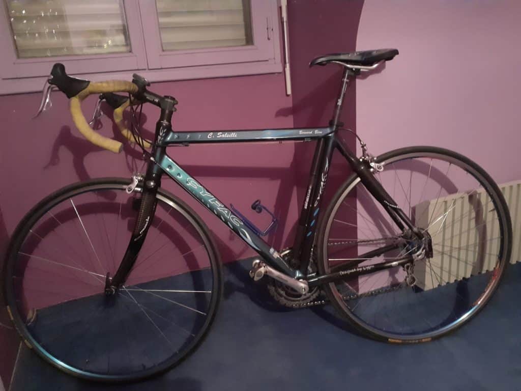 A vendre vélo de route occasion cadre CYFAC groupe Campagnolo Centaure