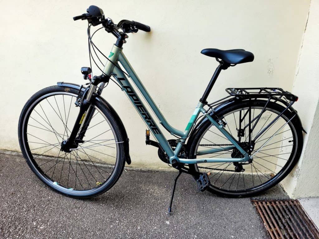 Zu verkaufen ist ein VTC-Fahrrad für Damen  LaPierre Trekking 2.0 ab 2021.