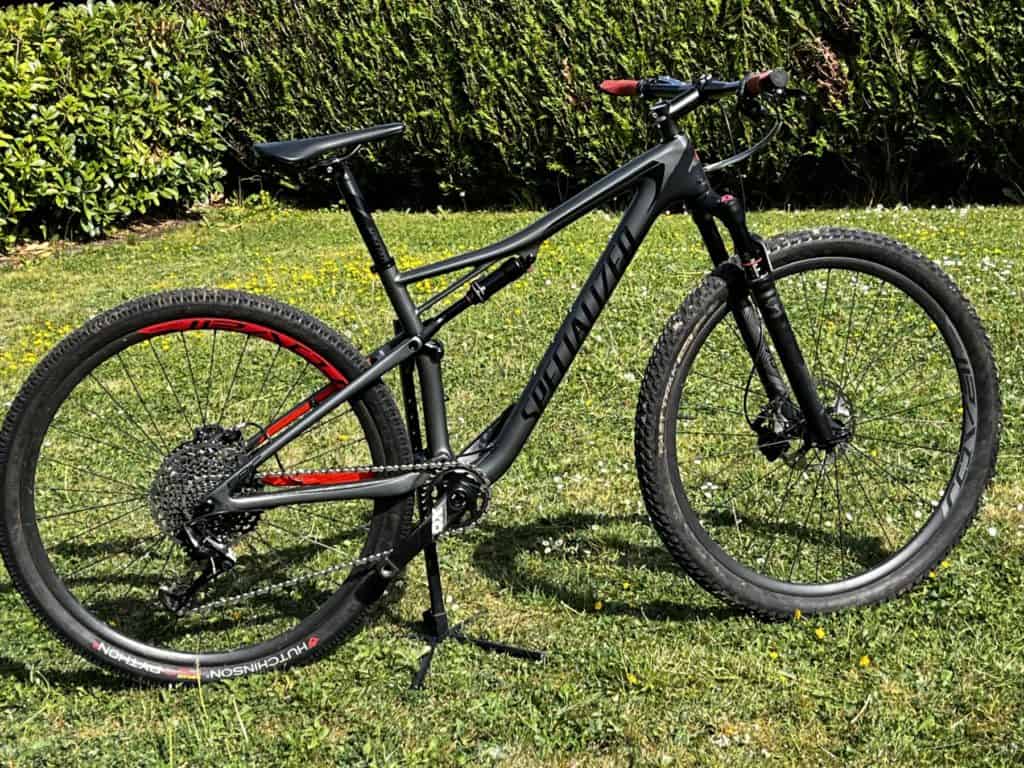 Gebruikte crosscountry mountainbike Specialized Epic Expert geüpgraded, volledig carbon frame uit 2018