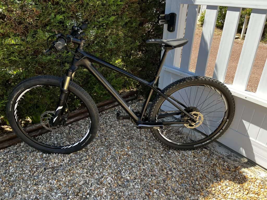 A vendre vtt carbone occasion Carbon focus raven core équipé en SLX 27,5 de 2017.