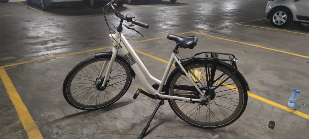 A vendre vélo de ville femme occasion Gazelle Esprit de 2020.