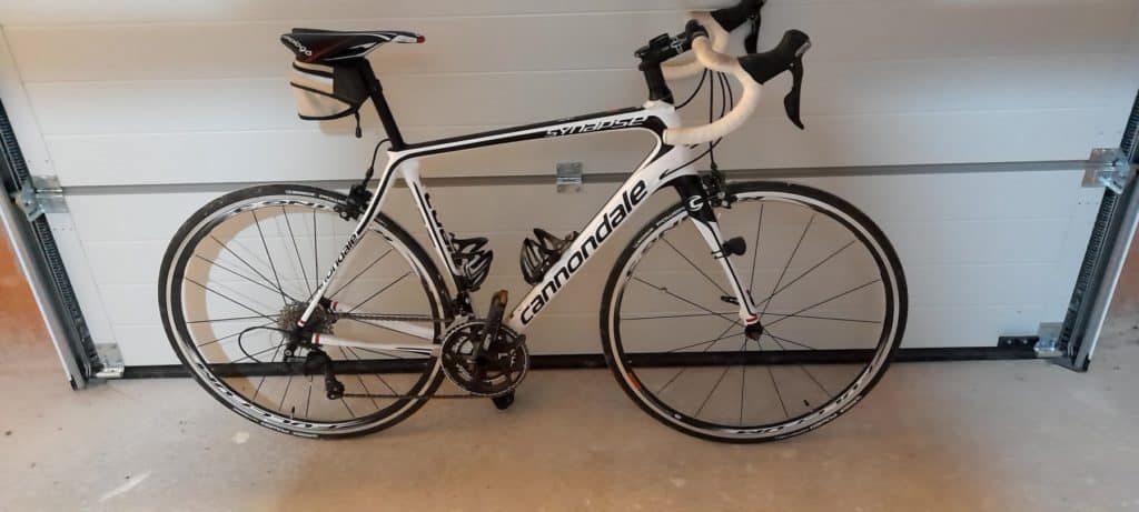 For sale used road bike Cannondale Synapse 105 from 2015.