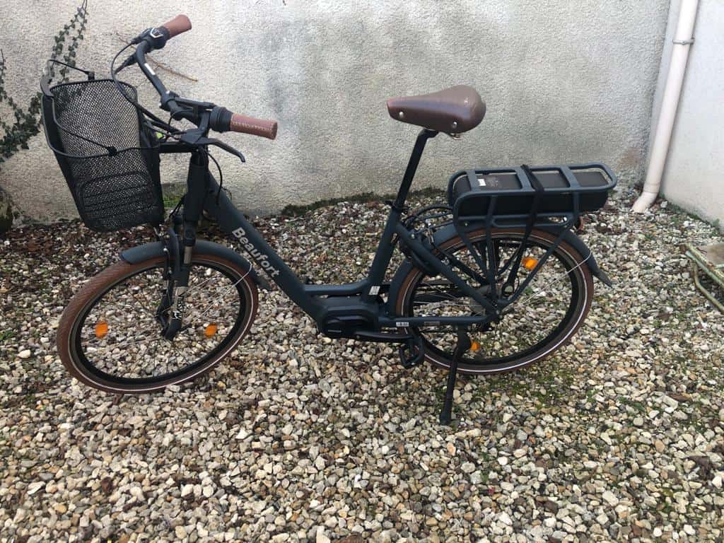 A vendre Vélo électrique occasion BEAUFORT Bonnie gris de 2021.