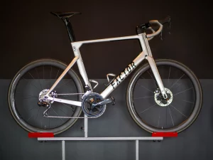 A vendre vélo route FACTOR ONE Ultegra di2 de 2021. 