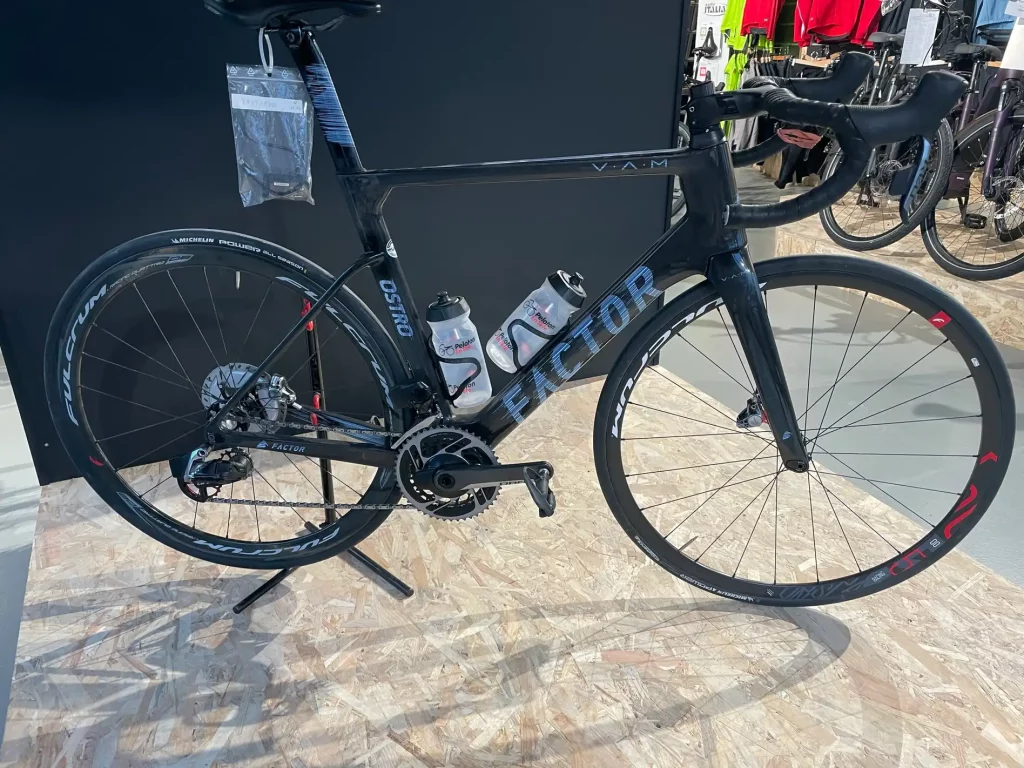 A vendre vélo route SLR occasion FACTOR OSTRO BLACK de 2021. SRAM RED .