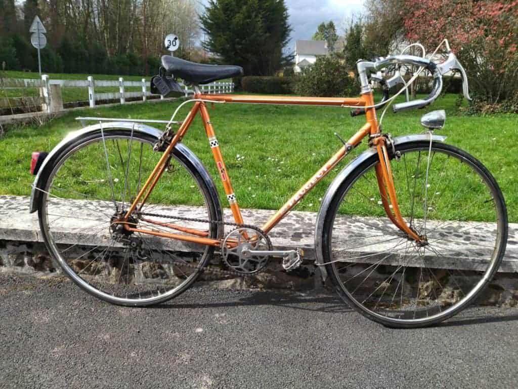 A vendre vélo demi course vintage Peugeot de 1976.