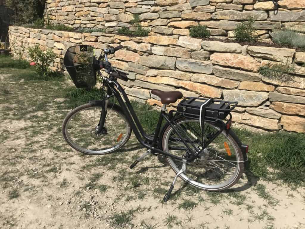A vendre vélo de ville femme électrique occasion Btwin Elops 900E de 2018.