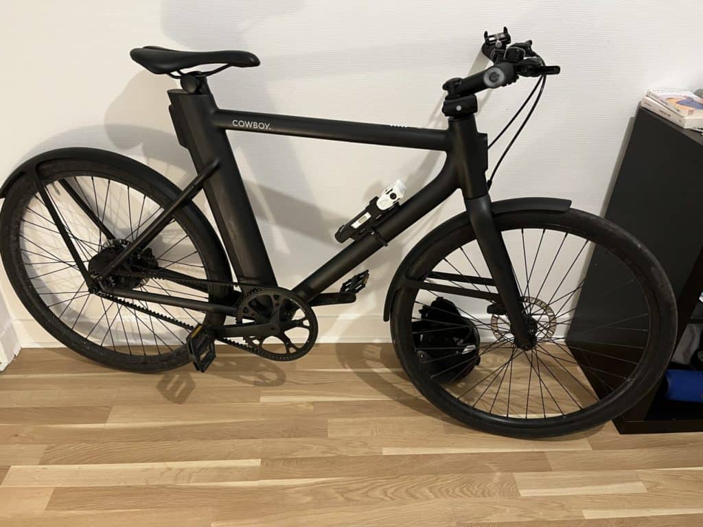 A vendre vélo de ville électrique VAE occasion Cowboy 3 acheté en août 2022.