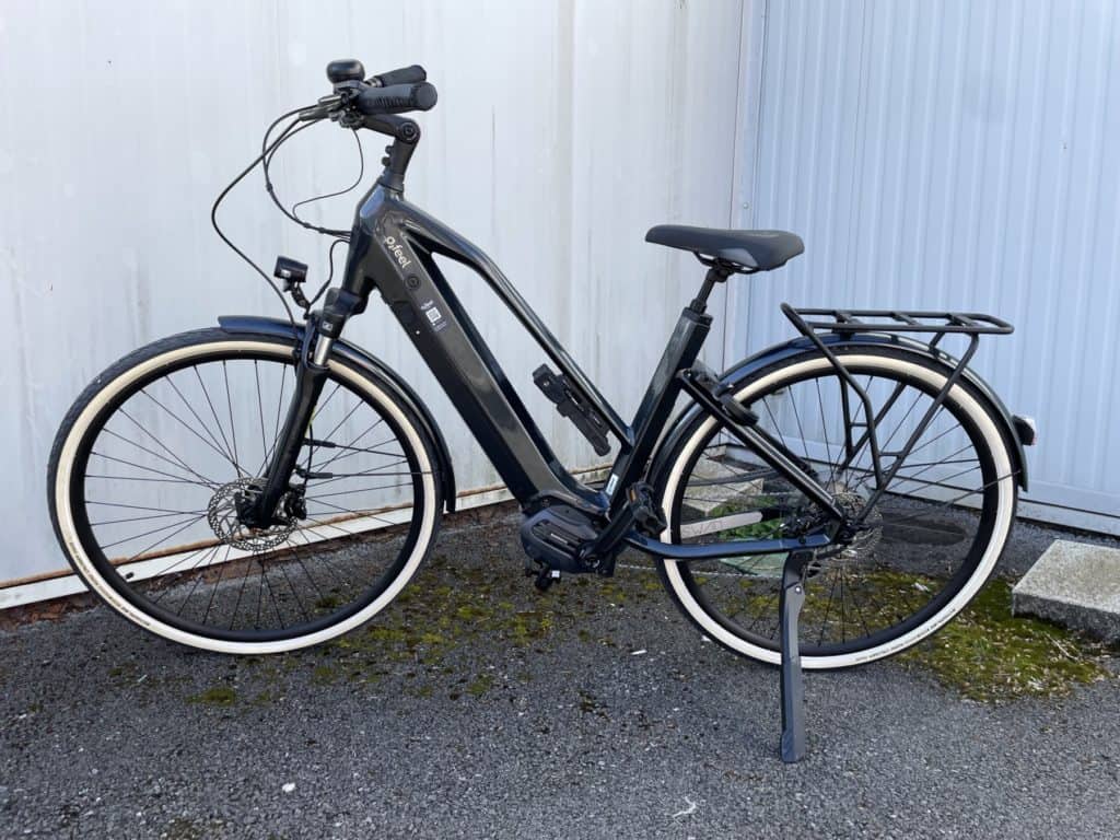A vendre VTC vélo de ville électrique O2Feel Iswan Urban Boost 6.1 de 2022.