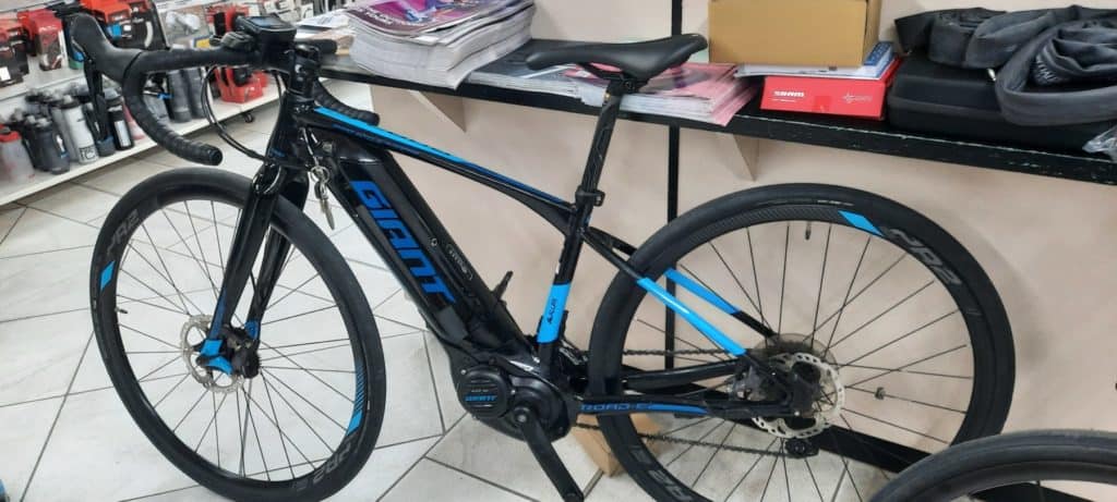 A vendre vélo route électrique occasion GIANT E ROAD Bosch de 2016.