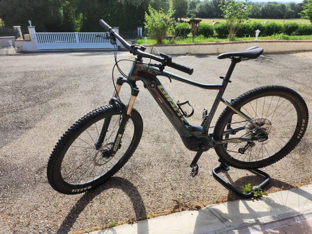 A vendre VTT électrique occasion Giant Fathom E+1 de 2022.