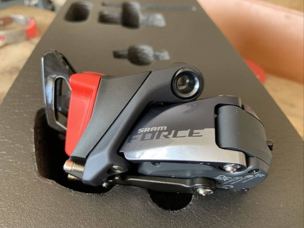 ÉTRIER DE FREIN À DISQUE SRAM ROUGE ETAP AXS D1 HRD FLAT MOUNT 2 PIÈCES AVANT/ARRIÈRE GRIS POLAIRE 11.5018.050.000 | FR