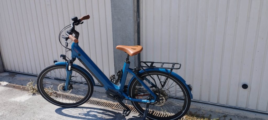 A vendre vélo de ville électrique occasion O2feel ISwan City Boost 6.1 2021.