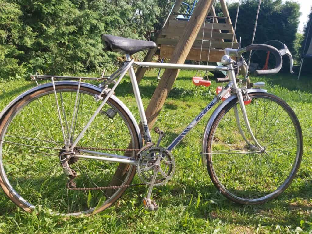 A vendre vélo vintage demain course des années 1970/1980 de marque Motobecane, à rafraîchir