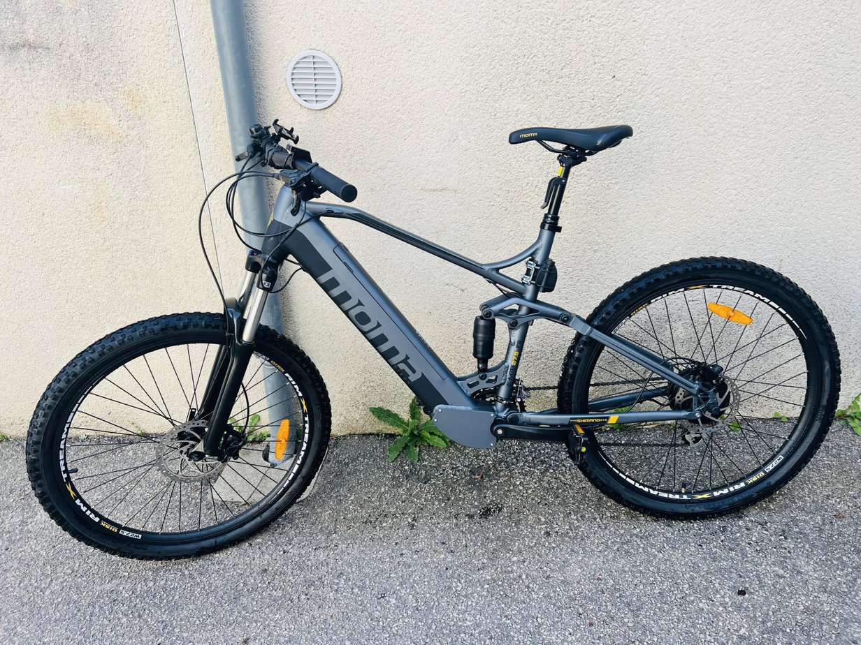 Qué tiene esta bicicleta eléctrica Moma Bikes que es la más vendida en  ?