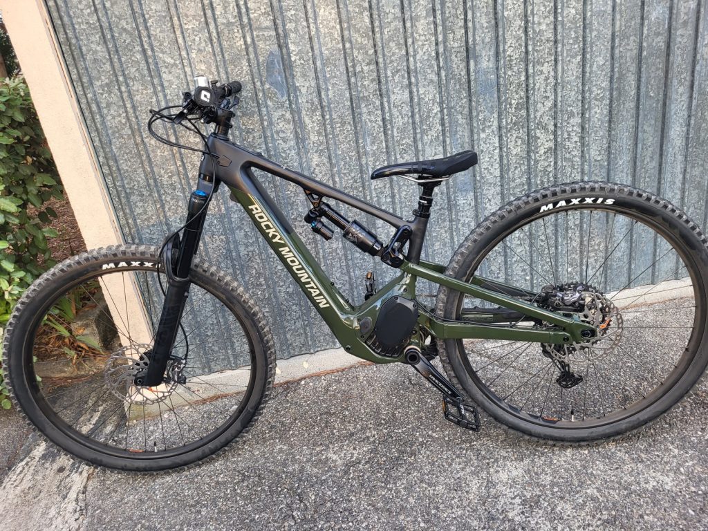 A vendre VTT électrique enduro occasion Rocky Mountain Altitude Powerplay Carbon 70 de 2022.