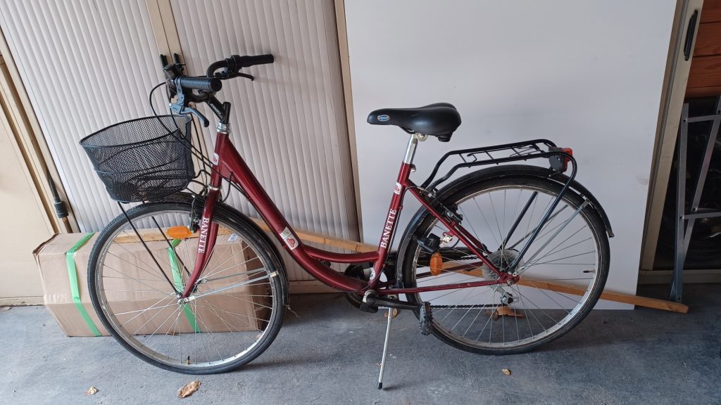 A vendre vélo de ville pour femme occasion Banette de 2010.