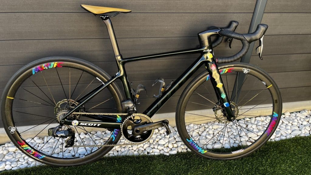 A vendre vélo route occasion Scott Addict RC 20 de 2020.