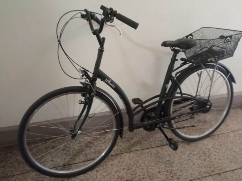 A vendre vélo de ville femme occasion Btwin Elops 3 de 2000.