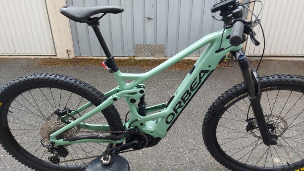 A vendre VTT électrique occasion Orbea wild fs h30 29 de 2023.