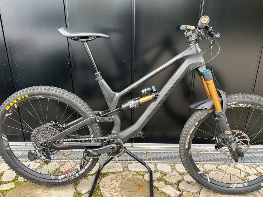 Canyon Torque CF 9 2021 mountain bike enduro usata
