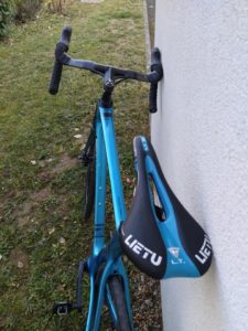 Vélo Twitter bleu brillant (unique) volé le 25 mars 2022 à Tours France.