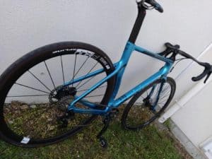 Vélo Twitter bleu brillant (unique) volé le 25 mars 2022 à Tours France.