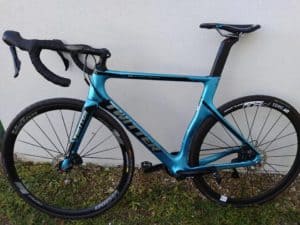 Vélo Twitter bleu brillant (unique) volé le 25 mars 2022 à Tours France.