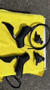 A vendre Groupe Shimano Ultegra R8170 Di2 12 vitesses. 52/36 manivelle 172,5 mm cassette 11/30.
