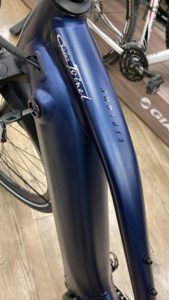 Vélo Giant explore e+2 STA blue volé le 20 août 2022 à Aix-les-Bains, Savoie, France.