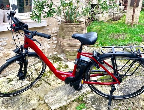 A vendre vélo de ville électrique occasion RALEIGH DOVER 8 de 2017.