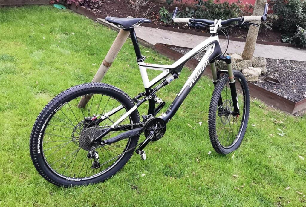 A vendre VTT all mountain occasion SPECIALIZED STUMPJUPER de 2012.