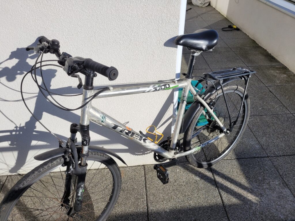 For sale used VTC type Trek 3700 bike from 2014. In good condition with luggage rack