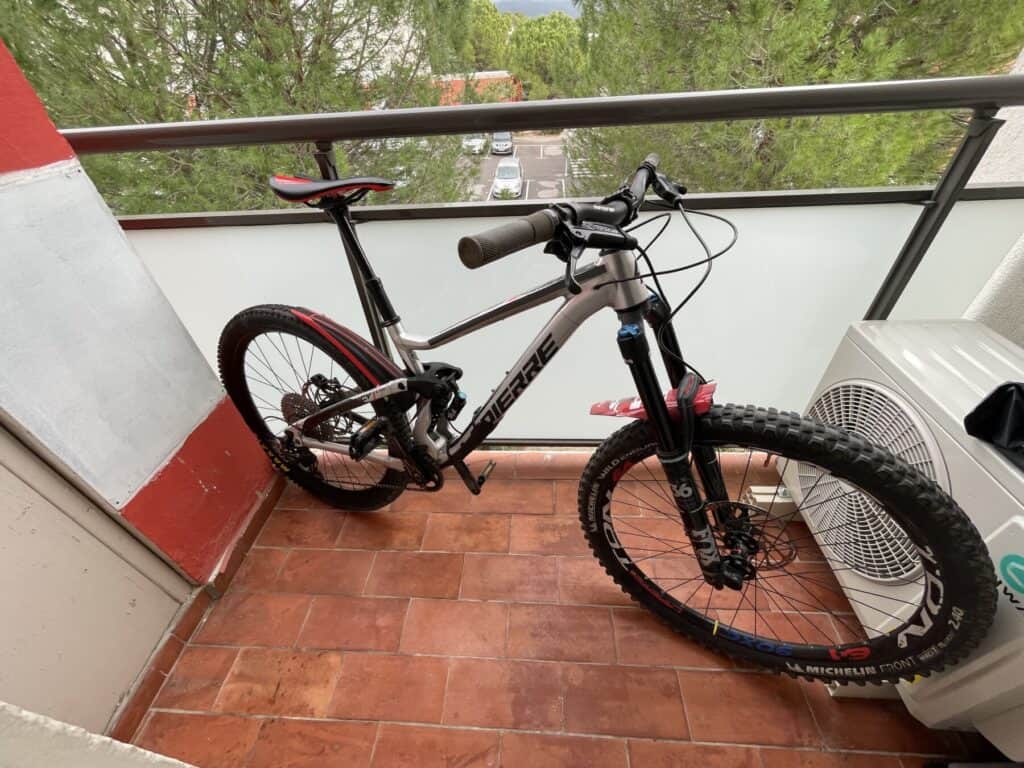 A vendre Vtt enduro occasion Spicy Lapierre en super état ,année août 2020.