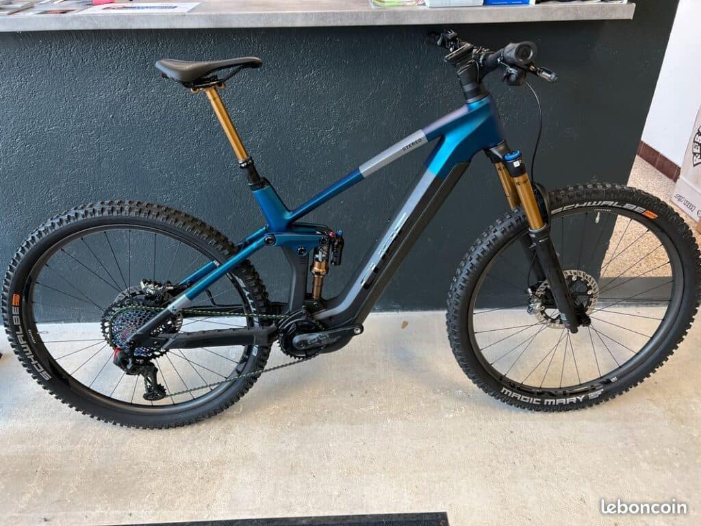 A vendre VTT électrique occasion Cube Stereo Hybrid 160 HPC SLT 750 Wh de 2023.