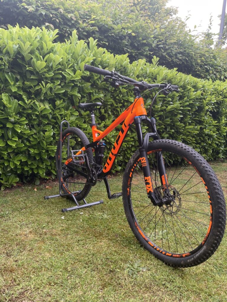 A vendre VTT enduro Ghost Kato FS 2022 très bon vélo,quelque rayures
