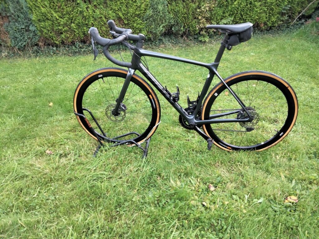 Giant TCR Advanced 1+ de 2022. Excellent état. Cadre carbone. Roues carbones d'originie (Giant SLR2).